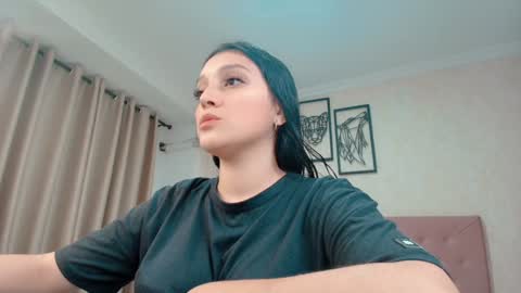 Snapshot of littlemolly_pregnant chatting on February 2025 01:56:01 AM Sarahs Room online show from February 2025 01:56:01 AM