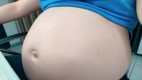 Snapshot of littlemolly_pregnant chatting on February 2025 12:58:02 AM Sarahs Room online show from February 2025 12:58:02 AM
