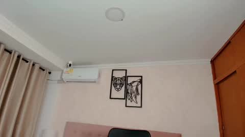 Snapshot of littlemolly_pregnant chatting on September 2025 09:08:02 PM Sarahs Room online show from September 2025 09:08:02 PM