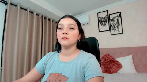 Snapshot of littlemolly_pregnant chatting on November 2025 09:02:01 PM Sarahs Room online show from November 2025 09:02:01 PM