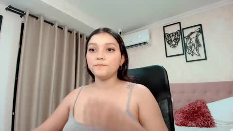 Snapshot of littlemolly_pregnant chatting on November 2025 09:03:02 PM Sarahs Room online show from November 2025 09:03:02 PM