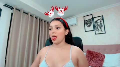 Snapshot of littlemolly_pregnant chatting on November 2025 08:53:01 PM Sarahs Room online show from November 2025 08:53:01 PM