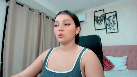 Snapshot of littlemolly_pregnant chatting on December 2025 09:24:02 PM Sarahs Room online show from December 2025 09:24:02 PM