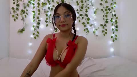 Snapshot of littlemoonx chatting on March 2026 02:17:02 AM Moon online show from March 2026 02:17:02 AM