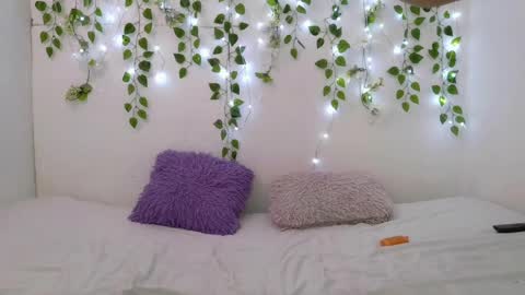 Snapshot of littlemoonx chatting on April 2026 02:31:01 AM Moon online show from April 2026 02:31:01 AM