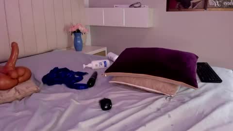 Snapshot of littleoliviia_ chatting on April 2026 08:57:02 PM im olivia IG littleolivia01 online show from April 2026 08:57:02 PM