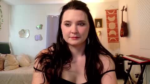 Eliza online show from October 2025 12:50:02 PM