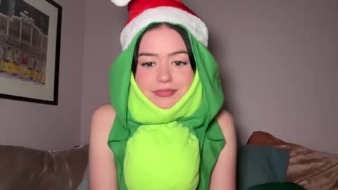 Snapshot of littlesugarpea chatting on December 2024 11:20:02 PM Little Sugar Pea  online show from December 2024 11:20:02 PM