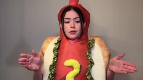 Snapshot of littlesugarpea chatting on October 2025 07:26:02 PM Little Sugar Pea  online show from October 2025 07:26:02 PM