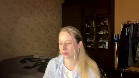 Snapshot of livandria chatting on April 2026 08:25:02 PM Livandria online show from April 2026 08:25:02 PM