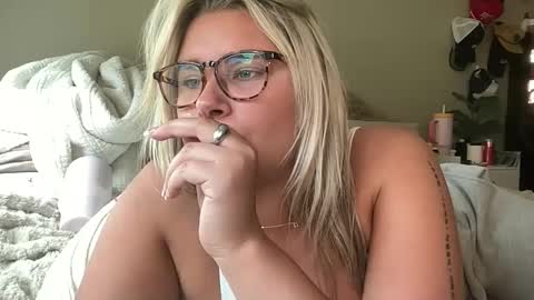 Livvy online show from September 2025 06:51:02 PM