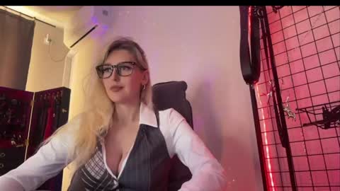 Liya Ray online show from May 2026 02:44:01 PM