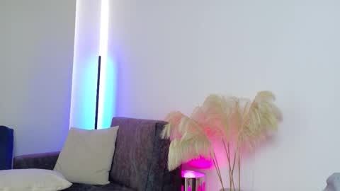 liz online show from December 2025 04:47:01 PM