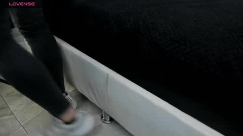 Liz  online show from February 2025 12:05:02 PM