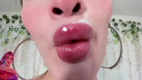 Snapshot of liz_lunaa chatting on May 2026 09:20:02 PM Liz Luna online show from May 2026 09:20:02 PM