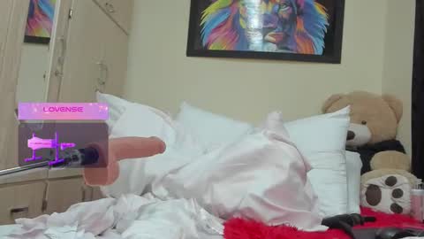 Mariana online show from December 2024 11:07:01 PM