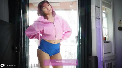 Snapshot of lizmreow chatting on February 2026 10:18:01 PM Liselle online show from February 2026 10:18:01 PM