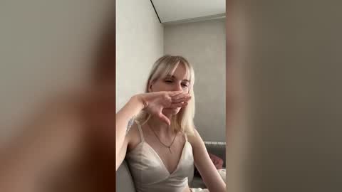 Snapshot of lizycrown chatting on August 2026 07:07:02 AM Lizzy online show from August 2026 07:07:02 AM