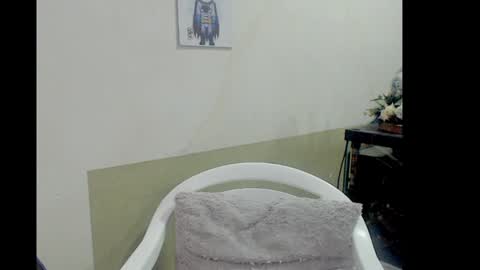 lizz1305 online show from December 2024 04:50:01 PM