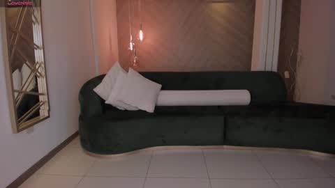 Lizzi  online show from September 2025 08:30:02 PM