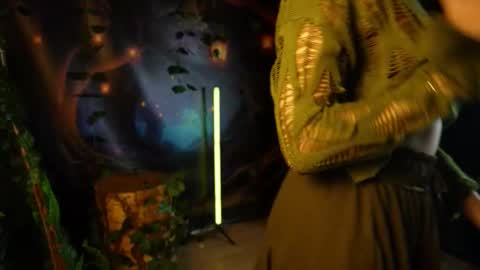 Elizabeth online show from November 2025 04:18:02 PM