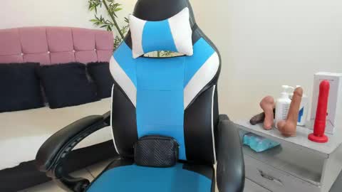 lizzie_williamss online show from May 2026 03:35:02 AM