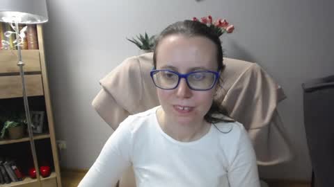Snapshot of lizzy_sparkle chatting on April 2026 04:49:02 AM Lizzy online show from April 2026 04:49:02 AM