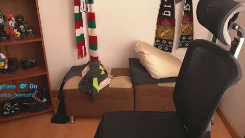 Snapshot of lobito_blanco97 chatting on January 2026 05:37:01 PM Lobito blanco Thefckingwolf main account online show from January 2026 05:37:01 PM