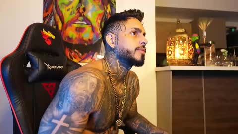 logan_hugh8 online show from October 2025 05:26:02 AM