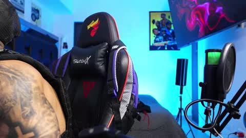 logan_hugh8 online show from February 2026 12:00:01 AM