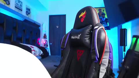 logan_hugh8 online show from February 2026 03:11:02 PM