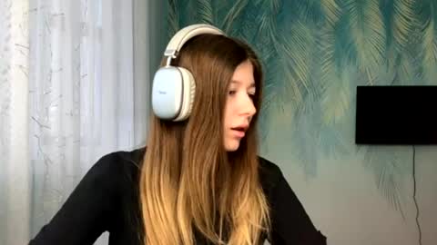 Snapshot of loisecromack chatting on March 2026 11:43:01 AM Kate online show from March 2026 11:43:01 AM