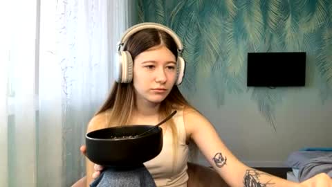 Snapshot of loisecromack chatting on April 2026 06:00:02 AM Kate online show from April 2026 06:00:02 AM