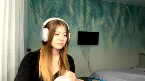 Snapshot of loisecromack chatting on April 2026 01:22:01 PM Kate online show from April 2026 01:22:01 PM