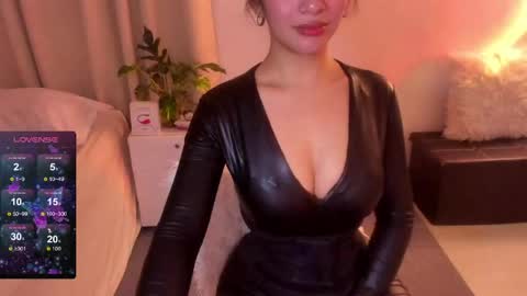 Snapshot of loisewilliams chatting on May 2026 11:32:01 PM Mistress L online show from May 2026 11:32:01 PM