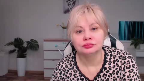  Lola  online show from October 2025 07:31:02 AM