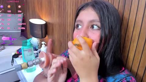 Snapshot of lola_clit chatting on February 2025 11:24:02 AM lola online show from February 2025 11:24:02 AM