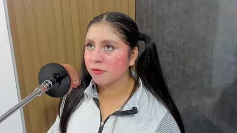 Snapshot of lola_clit chatting on September 2025 12:05:02 PM lola online show from September 2025 12:05:02 PM