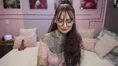 Lola online show from May 2026 10:07:01 PM