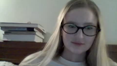 Snapshot of lolaglamour_ chatting on June 2026 06:28:01 PM lolaglamour_ online show from June 2026 06:28:01 PM