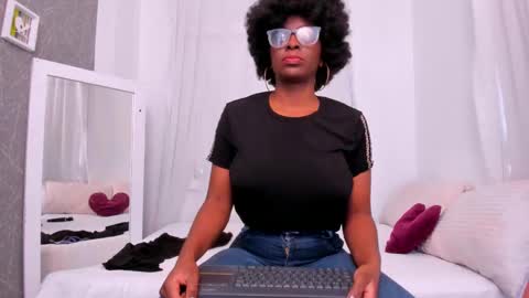 lola online show from September 2025 12:43:02 PM