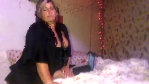 Snapshot of lolamaexoxo chatting on July 2026 06:07:02 AM Lola Mae online show from July 2026 06:07:02 AM