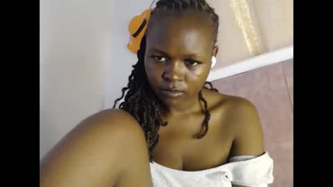 lolamia7 online show from December 2025 07:05:01 AM