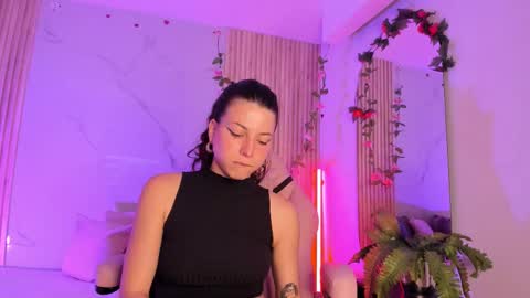 lolamustaine_ online show from November 2025 09:13:01 PM