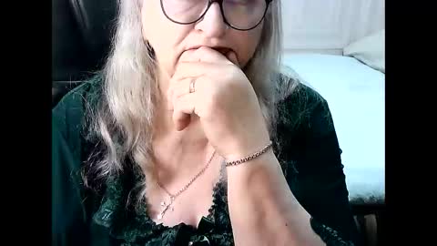 Snapshot of lolkaalyss chatting on March 2026 04:29:01 AM LolkaAlyss online show from March 2026 04:29:01 AM