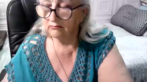 Snapshot of lolkaalyss chatting on April 2026 07:11:01 PM LolkaAlyss online show from April 2026 07:11:01 PM