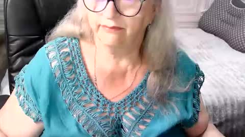 Snapshot of lolkaalyss chatting on May 2026 02:39:01 AM LolkaAlyss online show from May 2026 02:39:01 AM