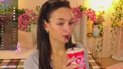 Snapshot of lolly_neal chatting on October 2025 05:08:01 AM Lolly online show from October 2025 05:08:01 AM