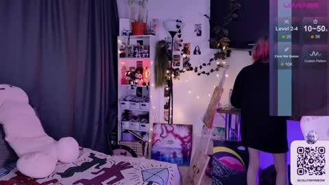 Lolly   online show from December 2024 10:52:02 PM