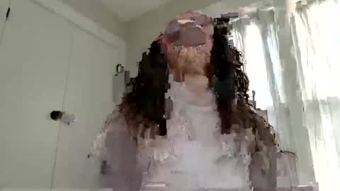 Lolo online show from October 2025 06:23:01 PM